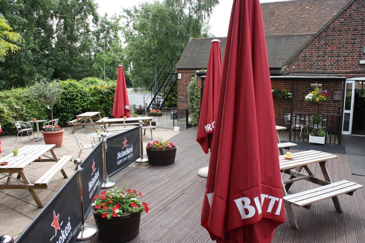 The Tower Arms Hotel Айвър Екстериор снимка