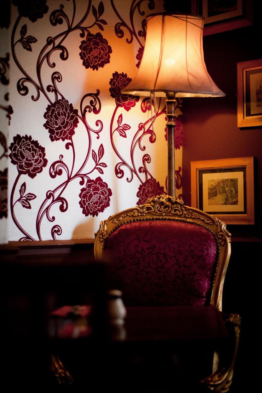 The Tower Arms Hotel Айвър Екстериор снимка