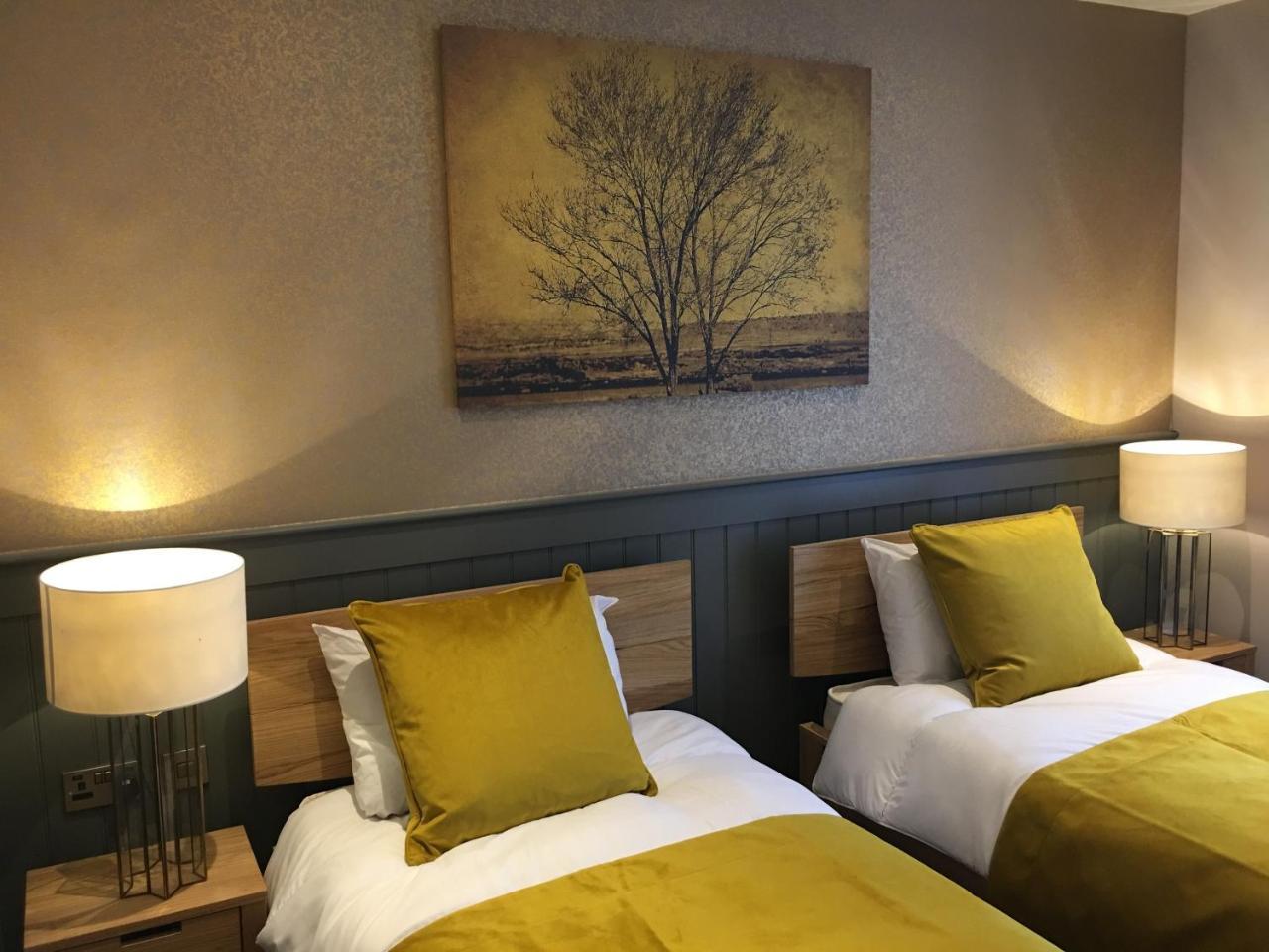 The Tower Arms Hotel Айвър Екстериор снимка